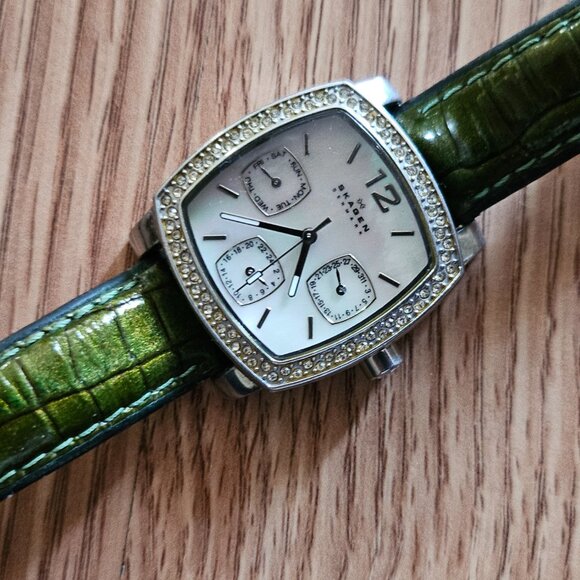 Skagen Women Wristwatch Multi-dial/Gemstones Patent Leather Band Watch - Picture 6 of 13